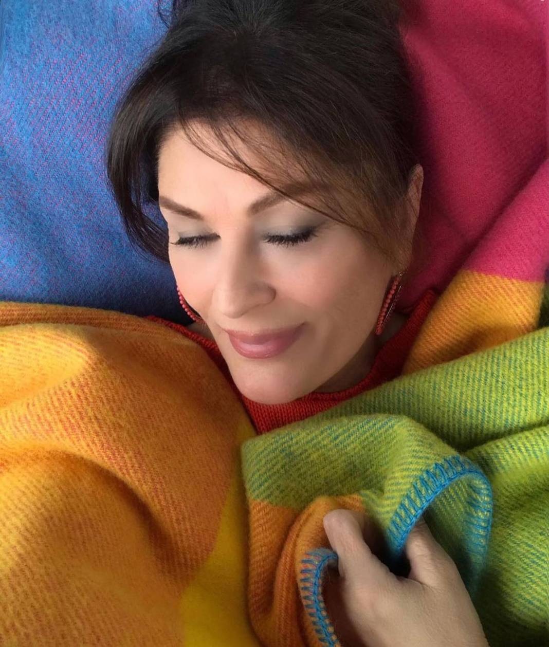 69 yaşındaki Gülşen Bubikoğlu'nun pozları hayran bıraktı! Yıllar geçse de ışıltısını kaybetmiyor... 12